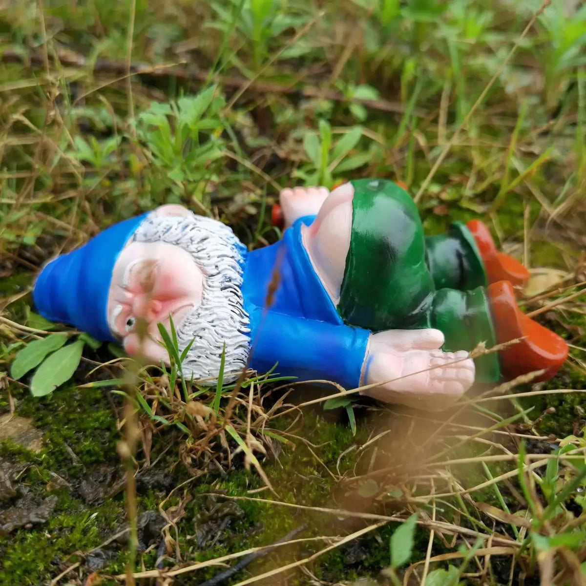 Drunken Garden Gnome Statue – Funny Resin Ornament