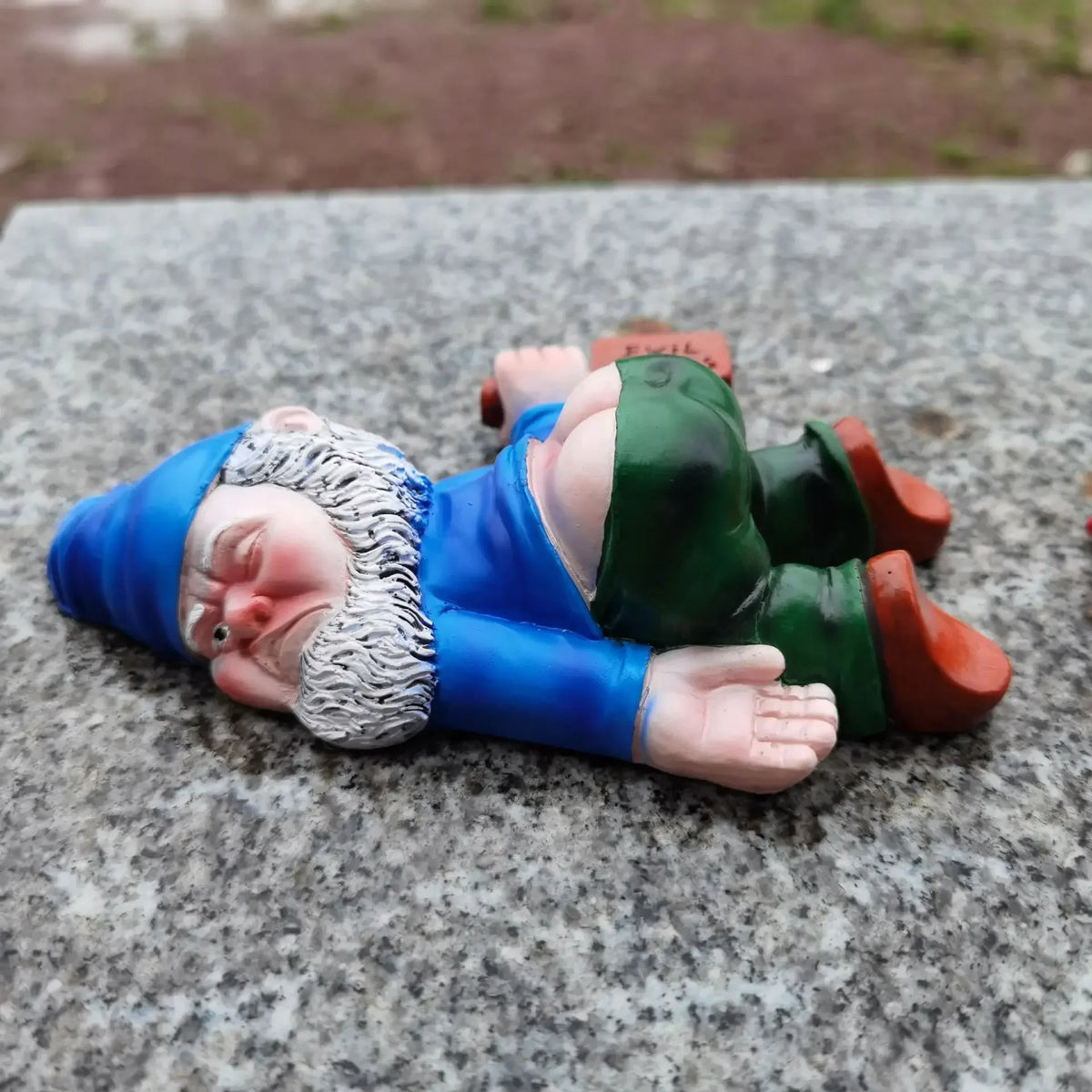 Drunken Garden Gnome Statue – Funny Resin Ornament